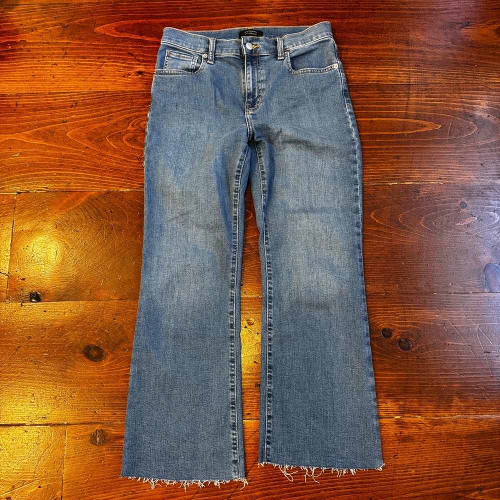 Banana‎ Republic Factory- Cropped Bootcut- Raw Hem. Size 4 - Picture 9 of 11